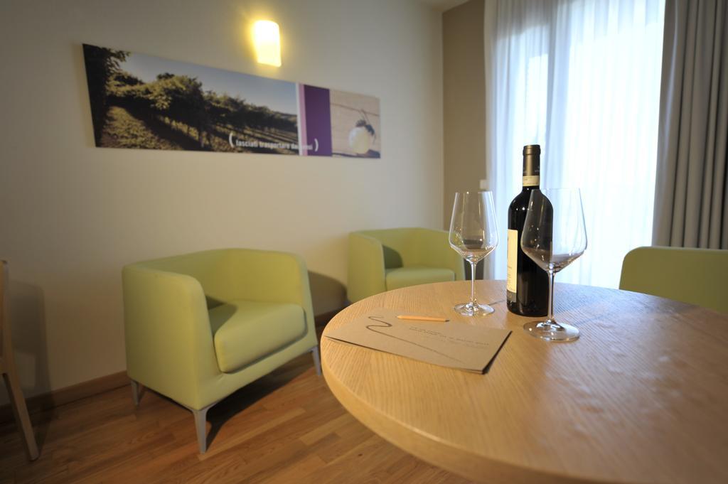 Ca' Del Lupo Hotel Montelupo Albese ภายนอก รูปภาพ