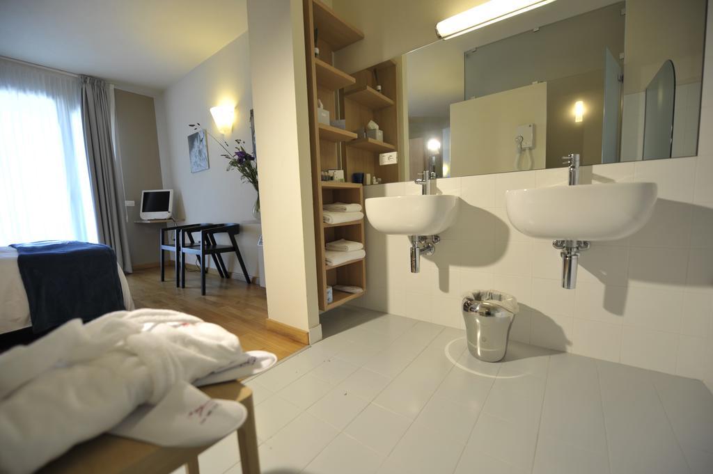 Ca' Del Lupo Hotel Montelupo Albese ภายนอก รูปภาพ