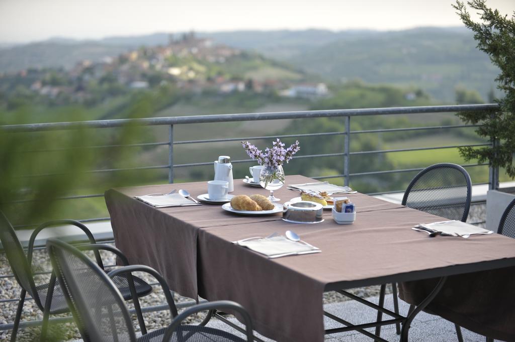 Ca' Del Lupo Hotel Montelupo Albese ภายนอก รูปภาพ