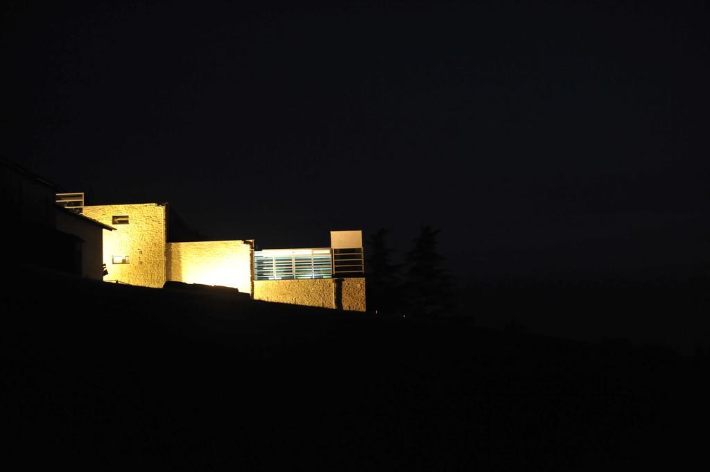 Ca' Del Lupo Hotel Montelupo Albese ภายนอก รูปภาพ