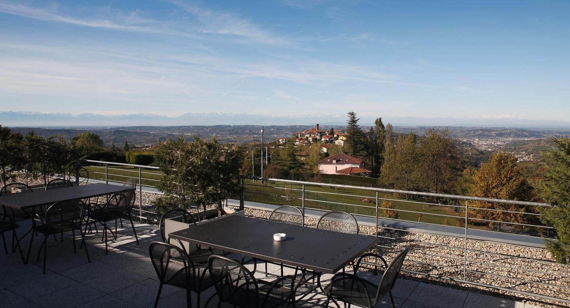 Ca' Del Lupo Hotel Montelupo Albese ภายนอก รูปภาพ