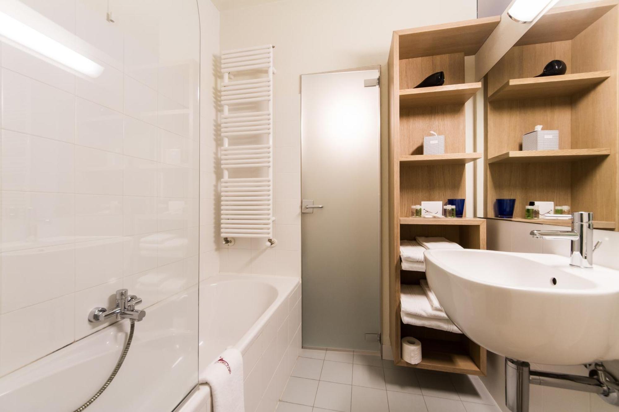 Ca' Del Lupo Hotel Montelupo Albese ภายนอก รูปภาพ