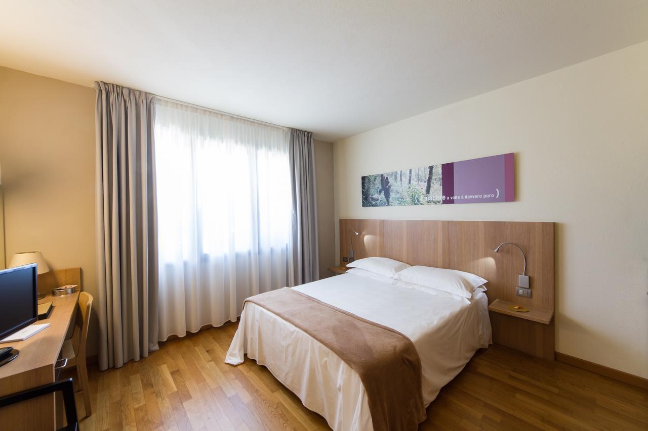 Ca' Del Lupo Hotel Montelupo Albese ภายนอก รูปภาพ