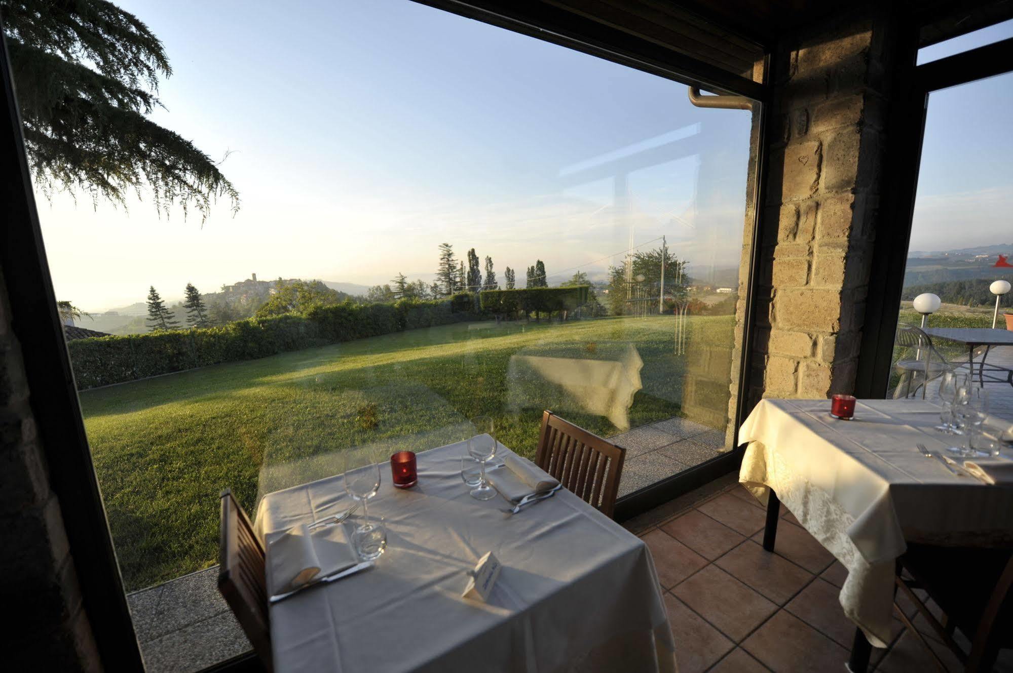 Ca' Del Lupo Hotel Montelupo Albese ภายนอก รูปภาพ
