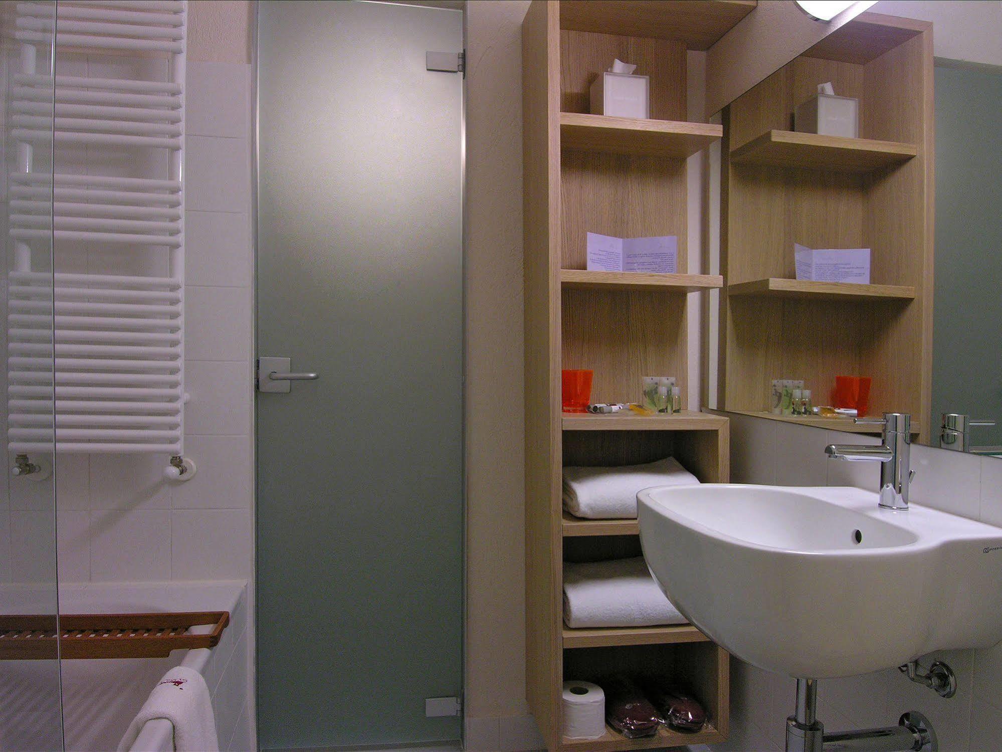 Ca' Del Lupo Hotel Montelupo Albese ภายนอก รูปภาพ