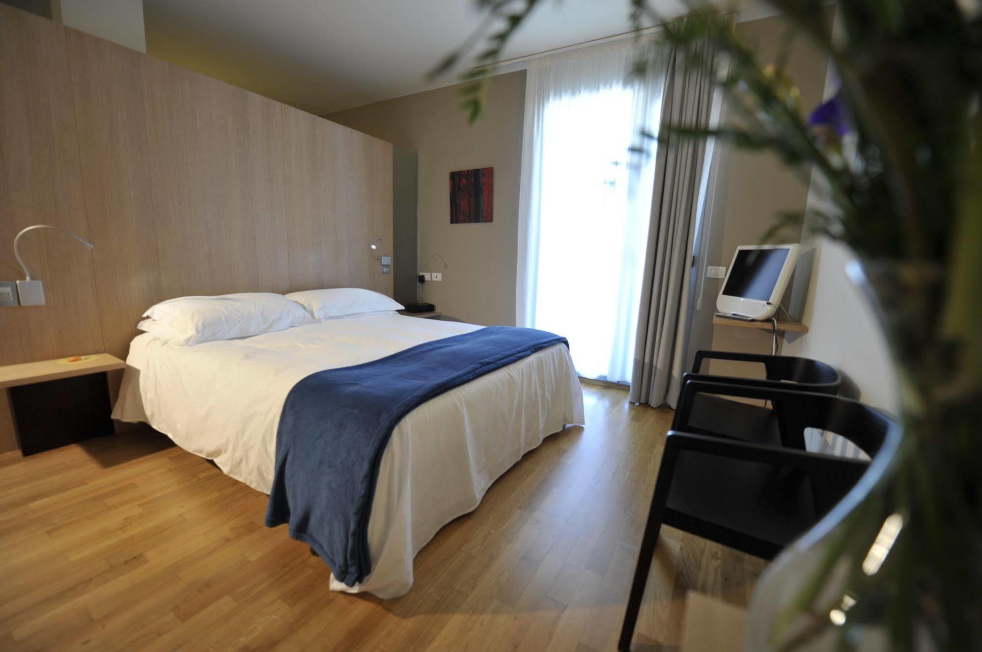 Ca' Del Lupo Hotel Montelupo Albese ภายนอก รูปภาพ