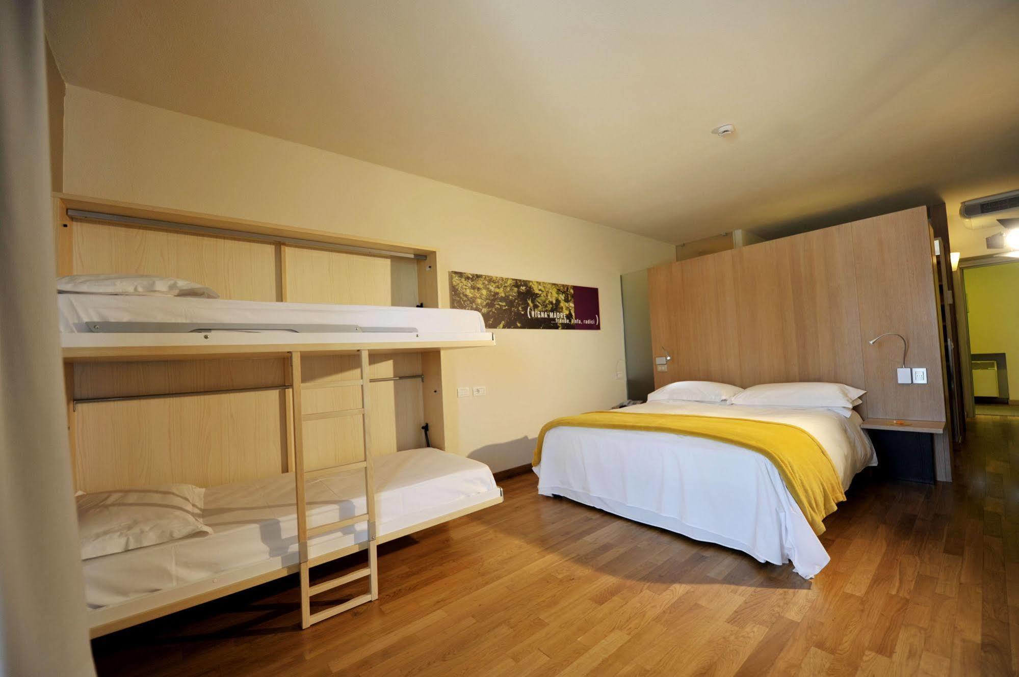Ca' Del Lupo Hotel Montelupo Albese ภายนอก รูปภาพ