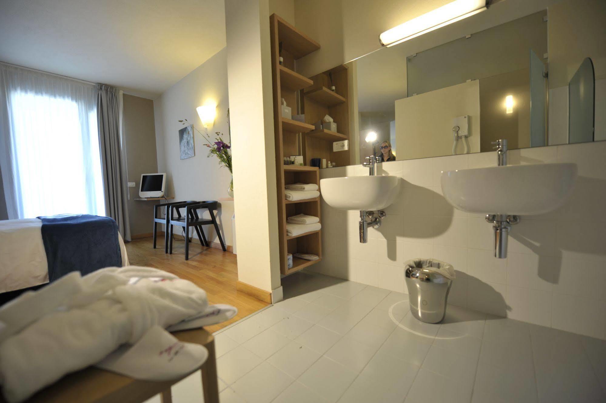 Ca' Del Lupo Hotel Montelupo Albese ภายนอก รูปภาพ