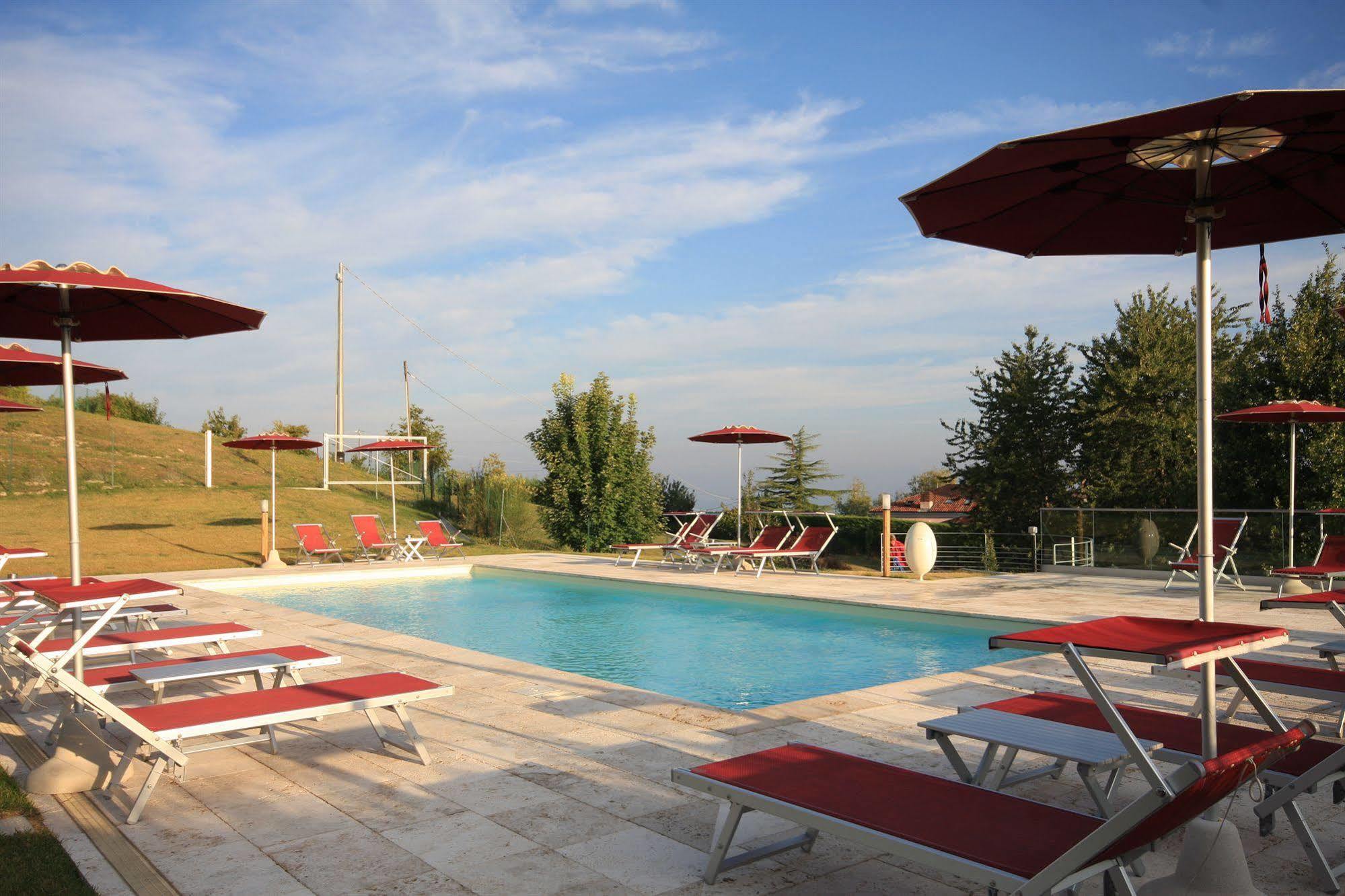 Ca' Del Lupo Hotel Montelupo Albese ภายนอก รูปภาพ