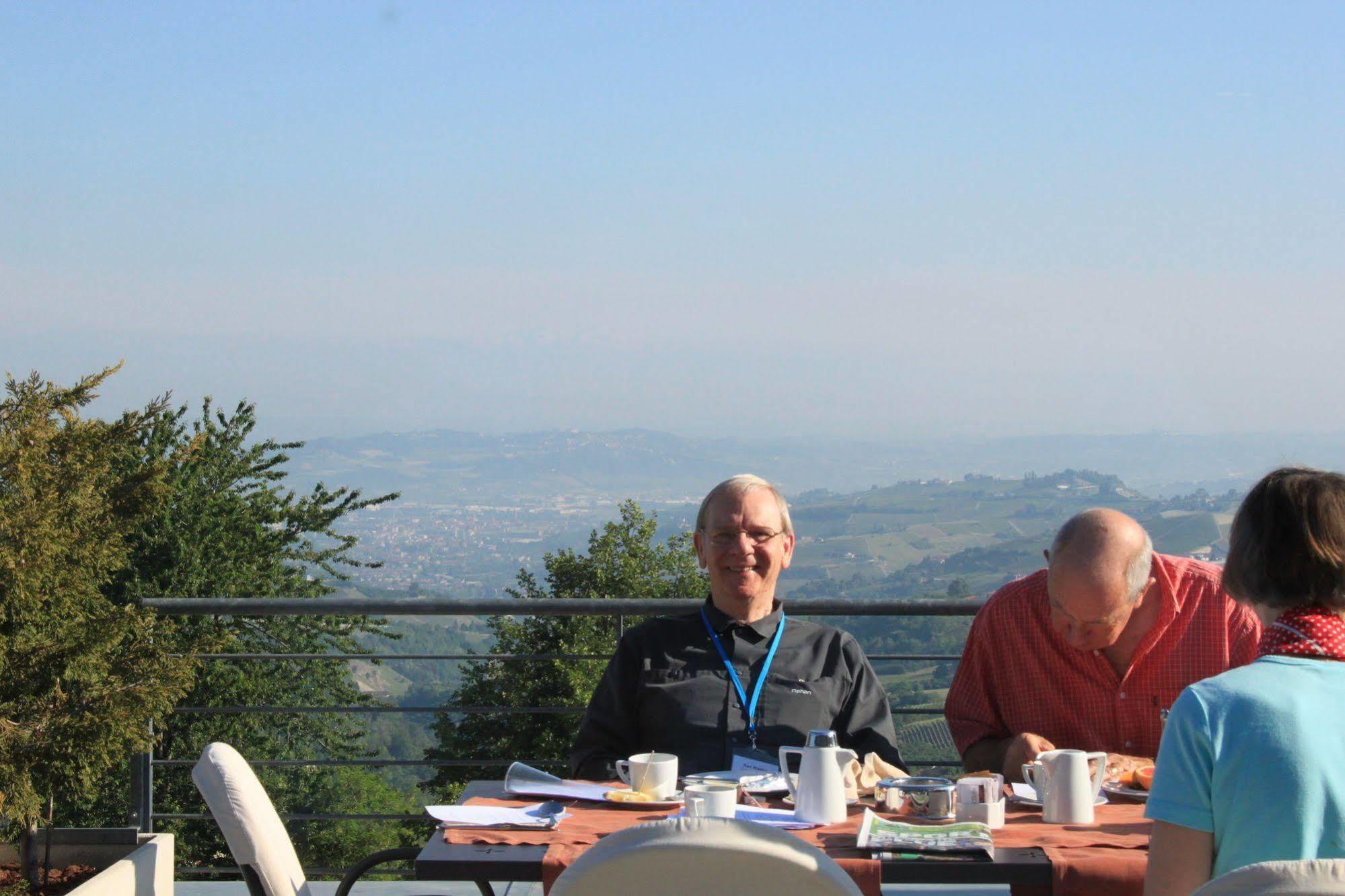 Ca' Del Lupo Hotel Montelupo Albese ภายนอก รูปภาพ