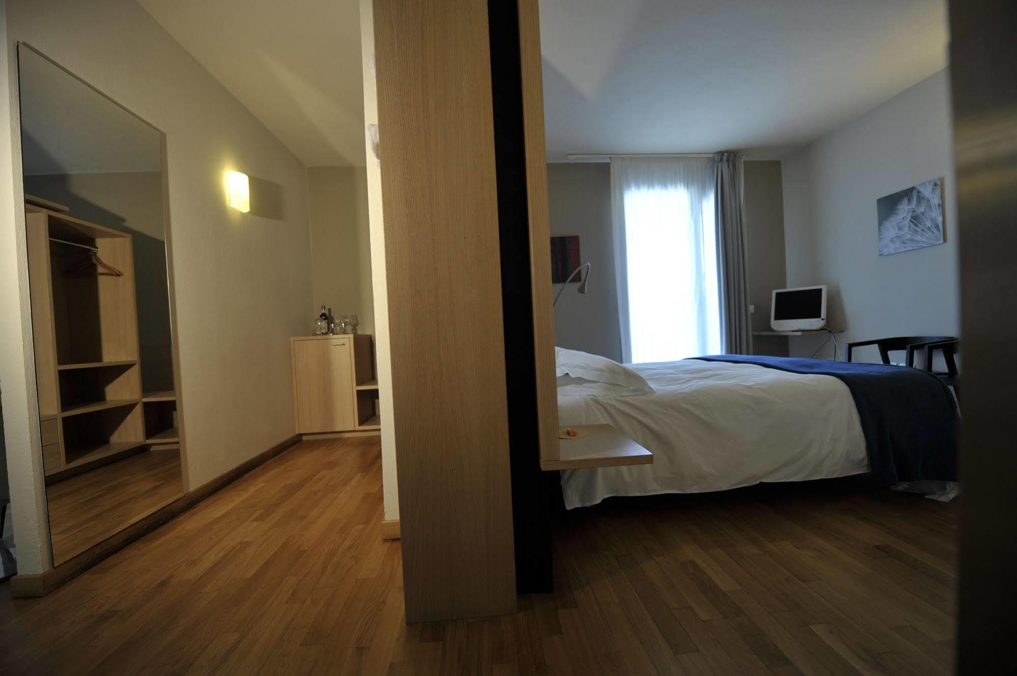 Ca' Del Lupo Hotel Montelupo Albese ภายนอก รูปภาพ