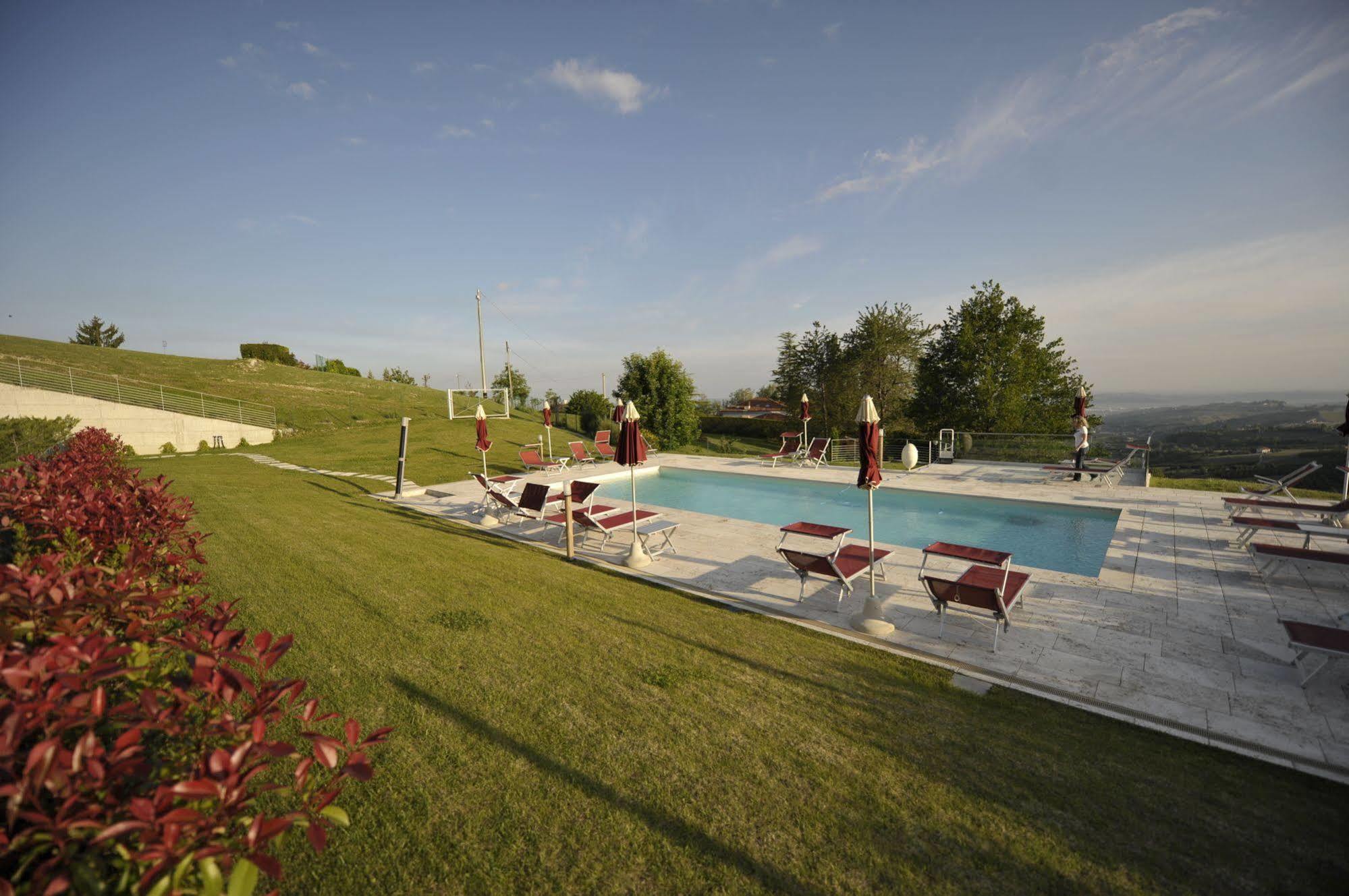 Ca' Del Lupo Hotel Montelupo Albese ภายนอก รูปภาพ