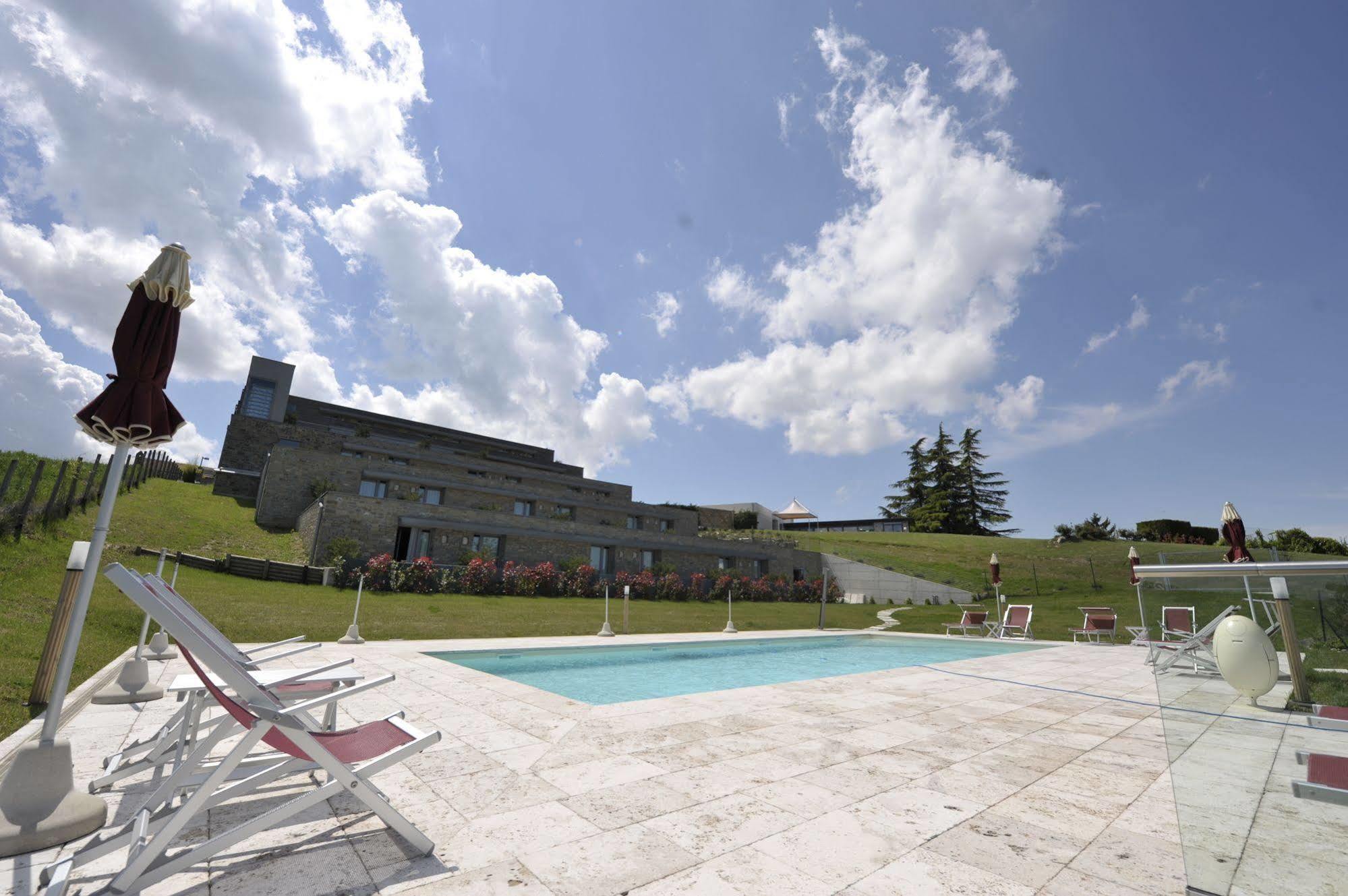 Ca' Del Lupo Hotel Montelupo Albese ภายนอก รูปภาพ